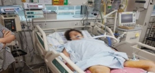 [단독] 스텐트 시술 후 의식불명…병원은 “밥 끊고 약 끊겠다” 퇴원종용