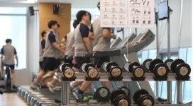 [점심의 사회학⑥] 직장동료들과 점심 ‘NO’…헬스·수영으로 건강관리