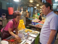 [옥탑방 원순씨①][르포]수유시장서 ‘폭풍민원’ 받은 박원순 시장…‘쇼’ 지적도 계속