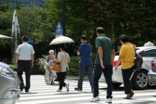 부쩍 걸음 느려진 노인, 사망률 2.5배ㆍ요양병원 입원율 1.6배