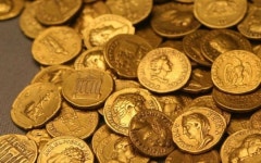 철거 전 극장서 로마제국 금화 무더기…“가치만 수십억원”