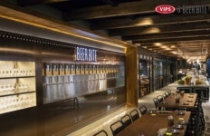 1세대 패밀리 레스토랑 ‘살아있네’…생존 위해 변신한다
