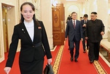 김정은, 당 창건일 금수산궁전 참배…北, 김여정 소속 이례적 공개 눈길