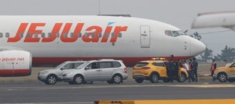 “큰 일 날 뻔”…제주공항 착륙 제주항공 여객기 이동중 타이어 터져
