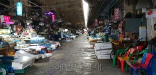 [노량진 구시장 운명은?]“더 버티다 쫓겨날라”…구시장 점포 100곳 신시장 ‘입주의사’