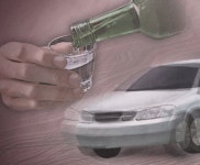 음주운전 차량, 담장 뚫고 철길 위 열차와 충돌