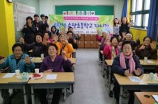 “나도 이제 졸업생”… 꿈 이룬 마포 소망초등학교 어르신들