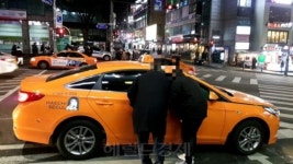 [르포]연말 ‘택시 전쟁’…“승차도 콜도 거부하면서 카풀 반대?” 싸늘한 여론