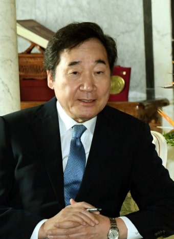 이낙연 총리 “소득주도성장이 만악의 근원이라는 것은 과장이자 불공정”