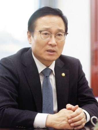 [민주당 원내대표 인터뷰] 홍영표 “카풀 ‘사회적대타협기구’ 야당도 참여”