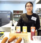 군산시장의 명물 쫄깃한 ‘보리핫도그’