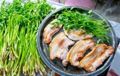 “체내 미세먼지 배출 도움” …삼겹살·미나리 매출 ‘날개 달다’
