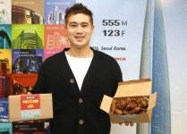 [인터뷰]‘인싸템 연구가’의 손에서 ‘진짜’가 된 수원왕갈비통닭…“영화 속 레시피 그대로”