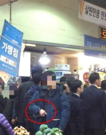 판 커지는 靑 ‘기관단총 노출’ 논란