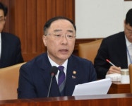 홍남기 “인구감소 시점 앞당겨질 전망…내달 범정부 TF 출범”