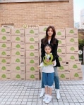 ‘나눔가족’ 정시아, 딸 시아 생일 맞아 저소득층에 용품 기부…벌써 세 번째