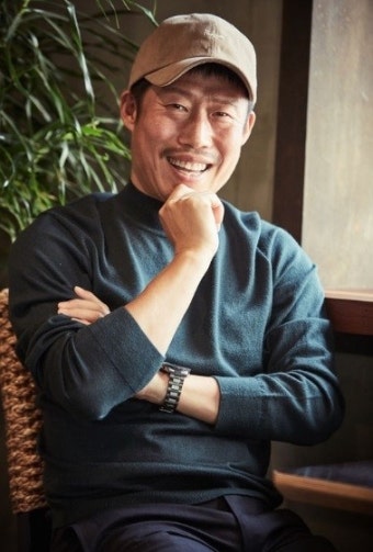 ‘대세배우’ 유해진, 호텔스컴바인 모델 됐다…박서준 바통 이어