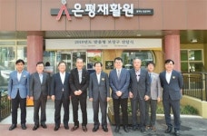 [포토뉴스] 금호석유화학, 중증장애인에 맞춤형 휠체어 기증