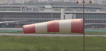 제주 강풍ㆍ풍랑 특보에 하늘길ㆍ바닷길 막혔다…항공기·선박 줄줄이 결항ㆍ지연 운항
