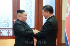 시진핑 “김정은 새 전략적노선 견결히 지지”…北노동신문에 이례적 기고