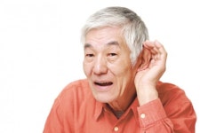 치매 부르는 ‘노인성 난청’…감추지 말라