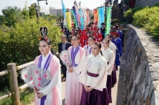 ‘서울의 산토리니’ 장수마을로 찾아온 삼(三)선녀