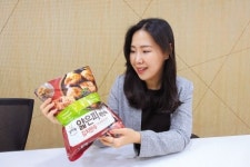 “0.7㎜ 만두피에 쪄먹·튀먹 다 맛있죠”