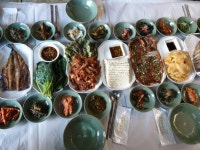 노을에 물든 황매산 억새 물결에 취하고, 천년세월 견뎌낸 해인사 대장경에 반하고…