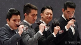 [헤럴드pic] ‘시음하는 최고의 소믈리에 후보들…’