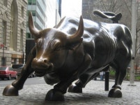 뉴욕증시 상징하는 ‘황소상’ 이전 논의