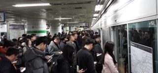 서울지하철 5호선 고장…출근길, 을지로4가역 혼잡