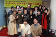 배우 최운교, 광주서 미시즈-시니어 트롯·모델·연기교실 성황