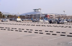 [헤럴드pic] 한산한 인천공항 장기주차장