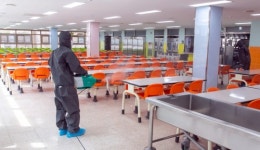 “학교 가야 밥을 먹는데”…코로나19로 개학 밀려 배고픈 아이들