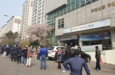 [사전투표 현장]둘째날 오전도 긴 줄…갈수록 뜨거운 사전투표 열기