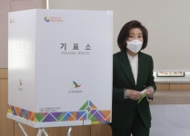 나경원 “180석 운운한 오만한 여권…국민이 경종 울려달라”