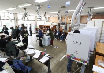 21대 총선 투표율 오후 1시 현재 49.7%…지난 총선보다 11.8%p ↑