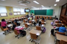 [코로나19 100일] 집에서는 ‘육아전쟁’…조부모는 물론 이모·삼촌도 육아에 투입