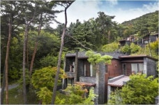 [가볼 만한 곳] 신드롬 남긴 ‘부부의 세계’, 호반건설의 ‘포레스트 리솜’에서 촬영