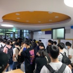 한 학기 내내 온라인 수업, 대면시험은 일주일간…학생들 “잘 데가 없다”