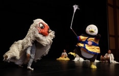 펭수가 사자를 만났을때, 봉산탈춤판 끼어 채찍 들고 여유