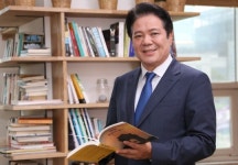 ‘적극행정의 달인’ 최대호 안양시장, 사례 리플렛 2000부 전국 배포