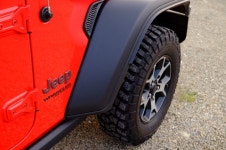 [정찬수의 시승기] 높은 차체·전동 소프트탑 개방감 최고, 지프 ‘랭글러 루비콘 파워탑’