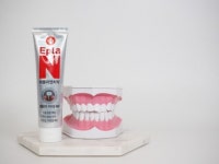 임플란트가격 두렵다면 매일 쓰는 치약부터 확인...이플라엔치약, 임플란트주위염 예방 도와