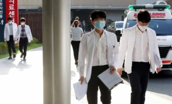 어정쩡한 전공의 복귀…새로운 뇌관된 ‘국시거부’