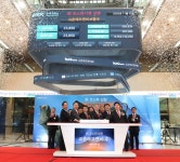 교촌에프앤비, 상장 첫날 강세…빅히트 충격 공모주 시장에 온기