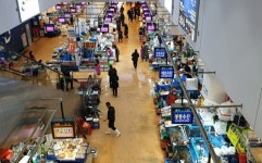 회 배달 늘자 판매점은 휴~ 식당가는 울상…엇갈린 수산시장 풍경[언박싱]