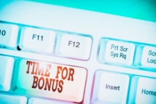 보험사들 ‘수천만원’ 성과급 잔치 예고…코로나19에도 이익 더 늘어[인더머니]