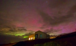 모험심 돋는 수간모옥, 부킹닷컴 추천 겨울 랜선여행지