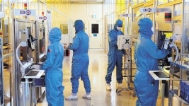 SK, 전기차용 반도체 사업 진출…미래차 소재 시장 선점 나선다